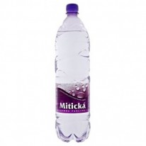 Minerálna voda Mitická 1,5l jemne sýtená